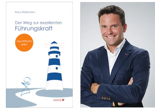 Klaus Rafenstein präsentiert sein Buch „Der Weg zur exzellenten Führungskraft" mit Leuchtturm-Motiv
